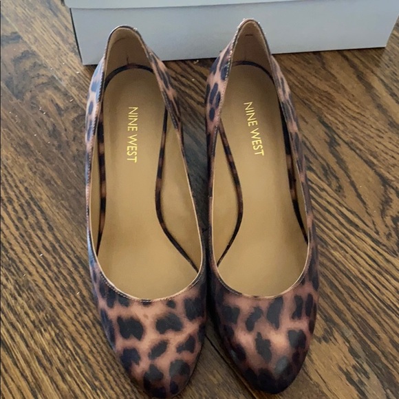 Nine West leopard wedge heels - Picture 3 of 5